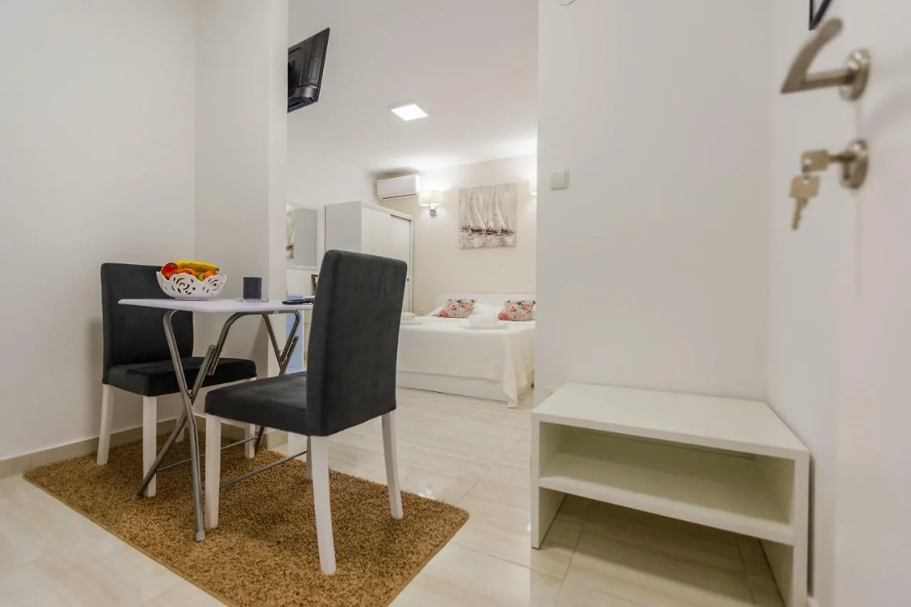 Apartmani Kristijan Crikvenica 0*,