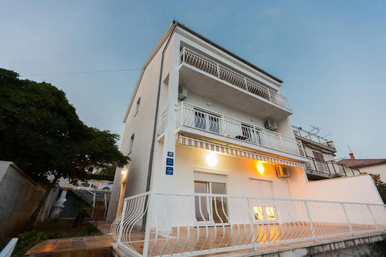 Apartmani Kristijan Crikvenica 0*,  Croatia