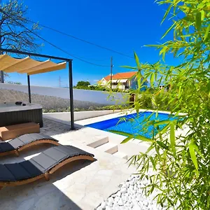  Vila Village Idylle With Heated Pool, Sauna, Jacuzzy And Private Parking Croatia
